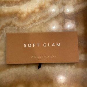 Anastasia Beverly Hills soft glam